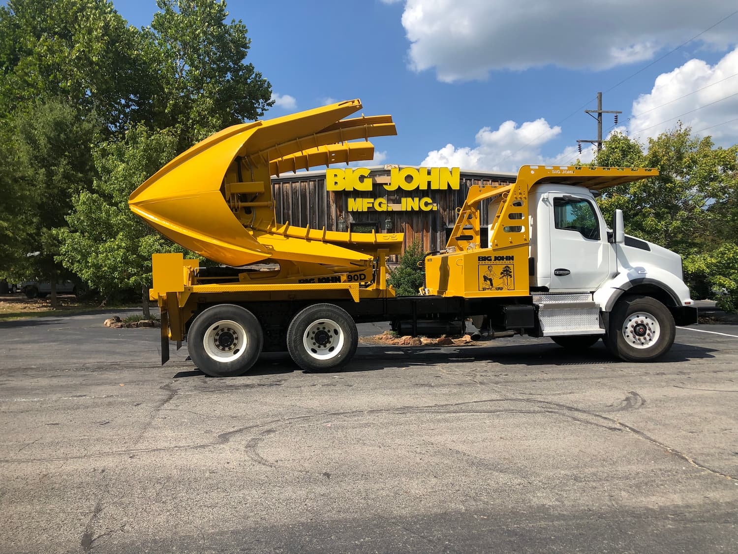 Big John 90D used truck-mounted tree spade in the field